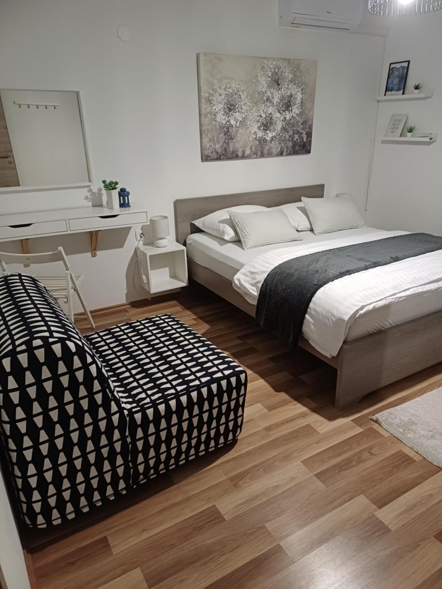 Josipa & Jelena Apartment Сень Экстерьер фото
